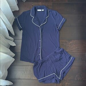 Nordstrom Lingerie 2 Piece Button Up Short Sleeved Short and Shorts Set XXS